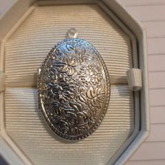 925 Sterling Silver Oval Locket with Floral Engraving
