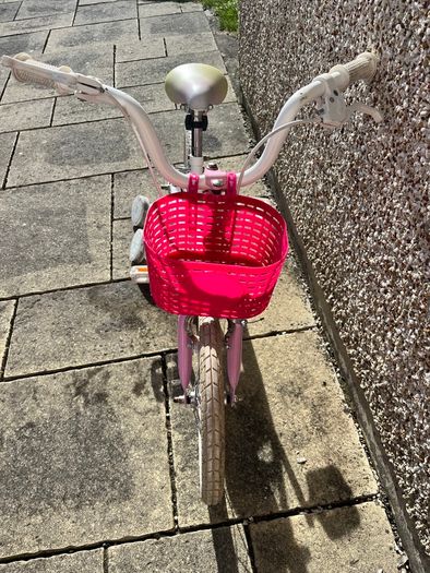 Children's / Kid's Concept Bicycle - 16 inch wheels & stabilisers
