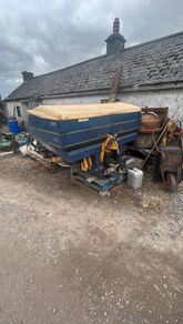 Manure spreaders