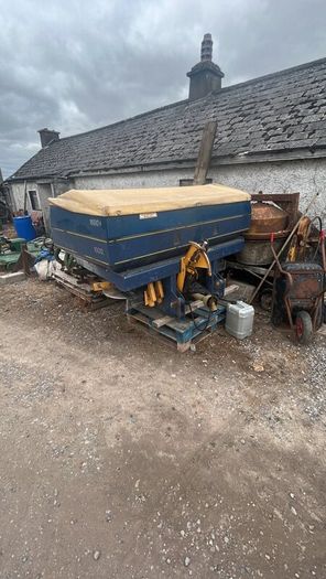 Manure spreaders