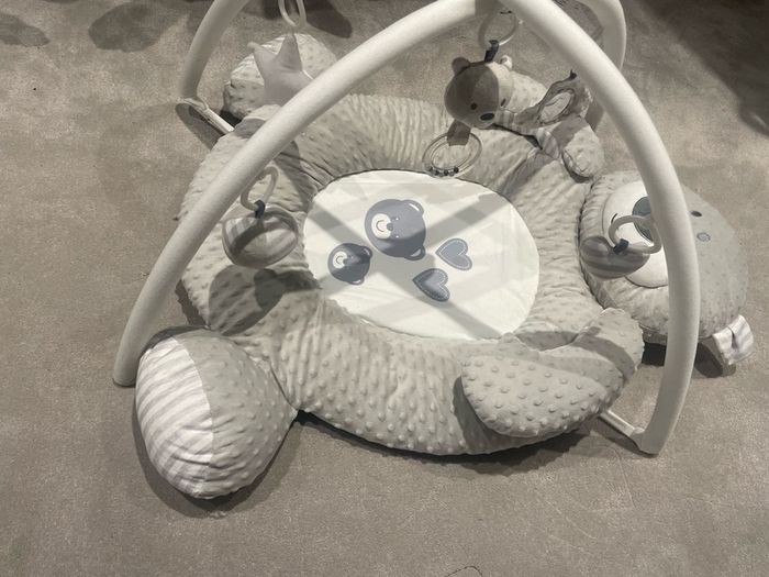 Baby floor arch
