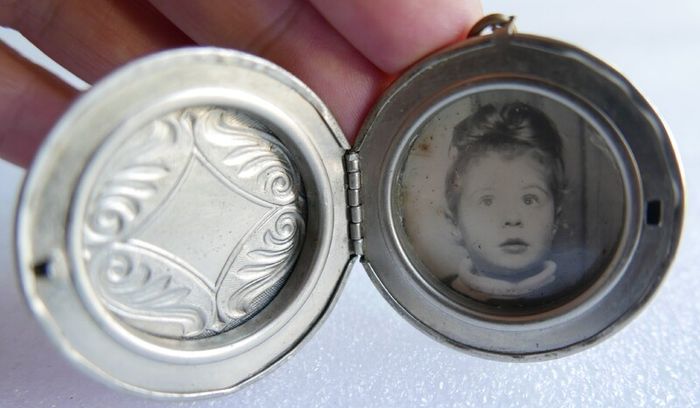 Vintage Photo Locket Pendant