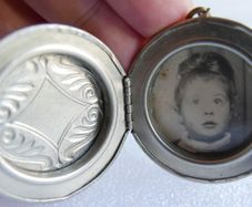Vintage Photo Locket Pendant
