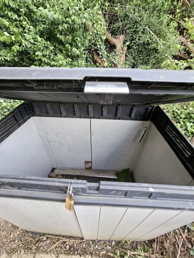 KETER Max outdoor garden storage box