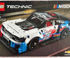 Lego TECHNIC 42153 NASCAR Next Gen Chevrolet Camaro