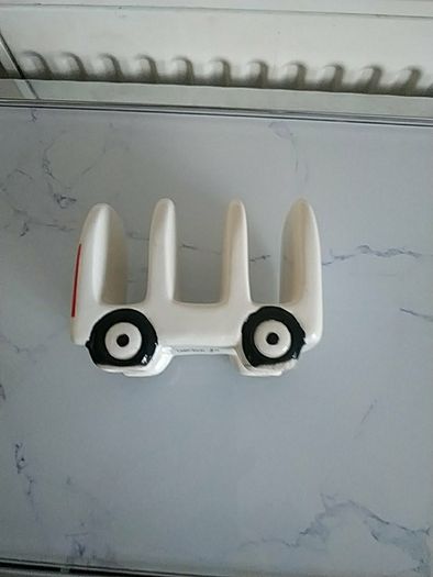 Toast rack.
