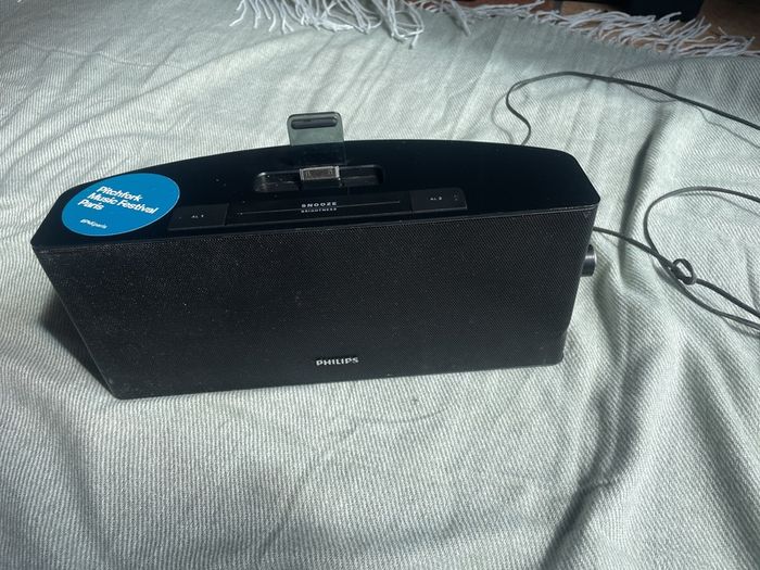 FREE iPod iPhone docking station speaker Philips