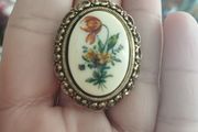 Vintage Cameo Clip with Tulip Bouquet, Antique Gold Tone, English Costume Jewelry 1970's .