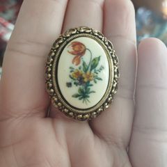 Vintage Cameo Clip with Tulip Bouquet, Antique Gold Tone, English Costume Jewelry 1970's .