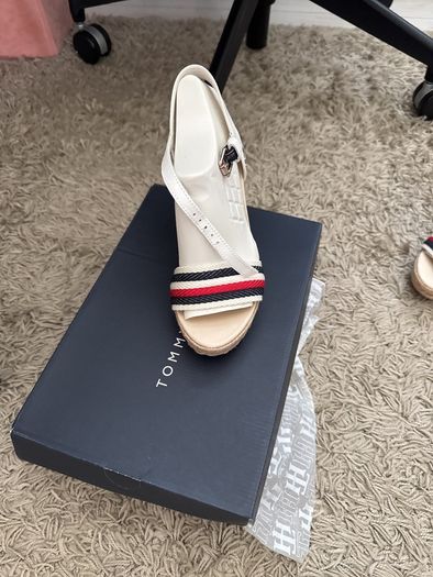 Tommy Hilfiger wedges size 5