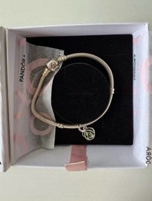 Brand new Pandora Moments Snake Chain Bracelet with green stone charm