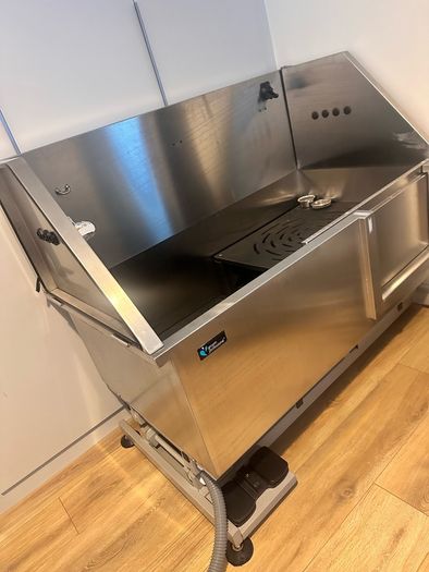 Groom Professional Supreme Stainless Steel Bath With Electric