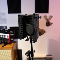 Mic Stand/isolation Screen On Wheels