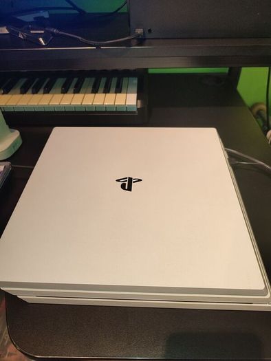Ps4 Pro 1TB : Model CUH 7216B / Firmware 12.0