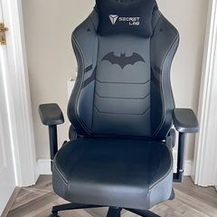 secretlab TITANDark knight edition