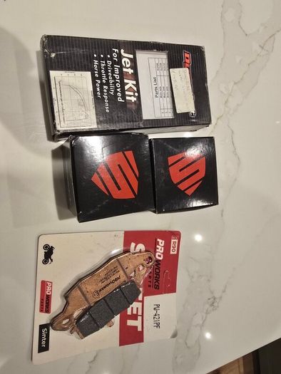 Dynojet Kit, Oil Filters x 2 and Front Brake Pads Kawasaki W650
