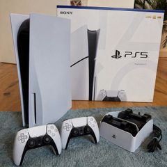 PS5 2 controllers + stand changer