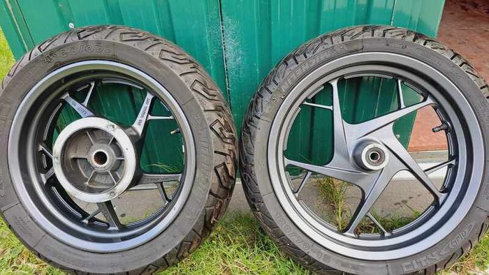 yamaha xmax wheels and exhaust