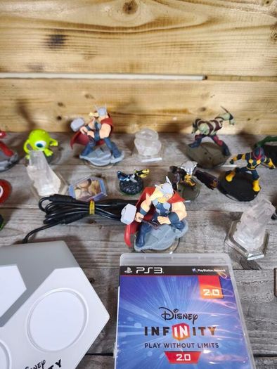 playstation 3 disney infinity 2.0 game with figures