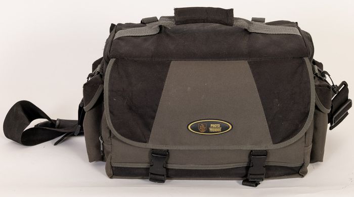 Three Yongnuo YN600EX-RT II flashguns with bag and accessories