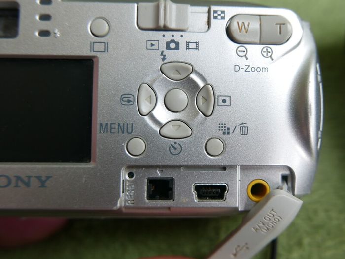 Sony Cyber-shot DSC-P43 4.1MP Digital Camera - Silver Tested