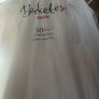 wedding dress never worn Image 5