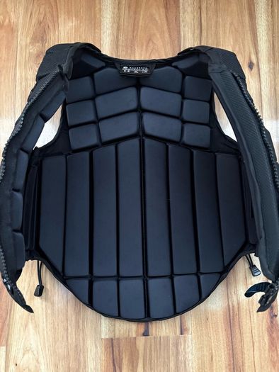 Racesafe Black Provent 3.0 child's body protector size large like new!