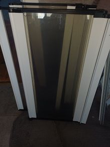 Half shower screen