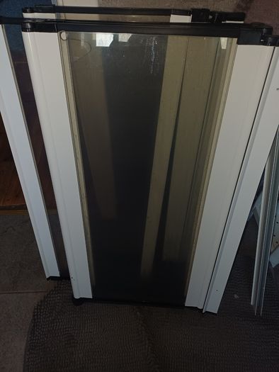 Half shower screen