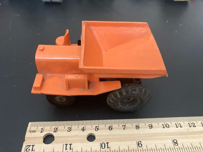 Triang Minic. Clockwork quarry dumpster. Plastic. Rare