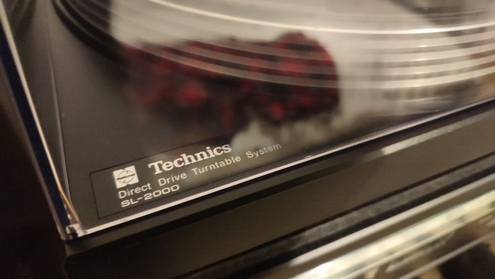 Class Technics SL-2000, full manual turntable. Legend brushless motor.