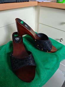 Wooden sandals mules