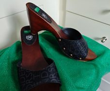 Wooden sandals mules