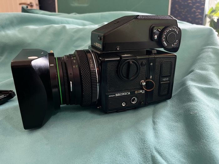 bronica etrsi medium format camera, lens, viewfinder and grip