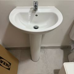 sink with tap (pedestal basin)