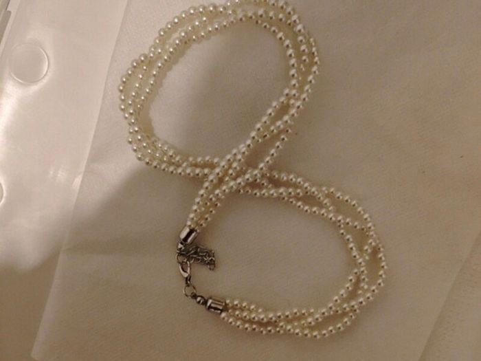 Twisted 3-Strand Faux Pearl Choker Necklace with Extender Chain