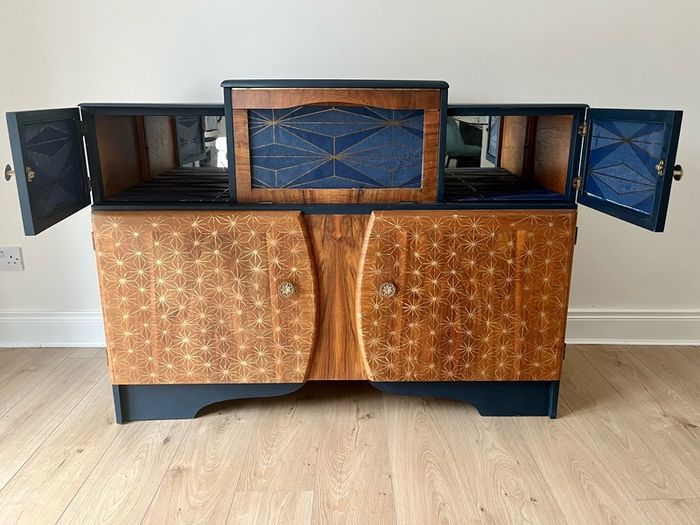 Delivery Available! Stunning Vintage Sideboard Cocktail Cabinet/Drinks Cabinet/ Sideboard