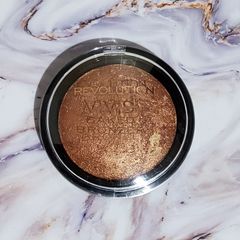 Revolution Vivid Baked Bronzer - Rock on world - New