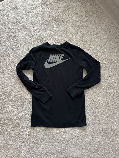 Nike black tee (S 128-137cm)