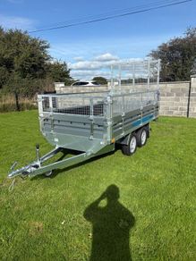 Drop side 10 by 5, legal to tow on a car licence
