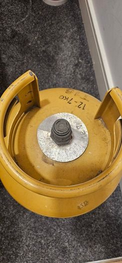 Gas cylinder