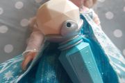 Singing Elsa with microphone