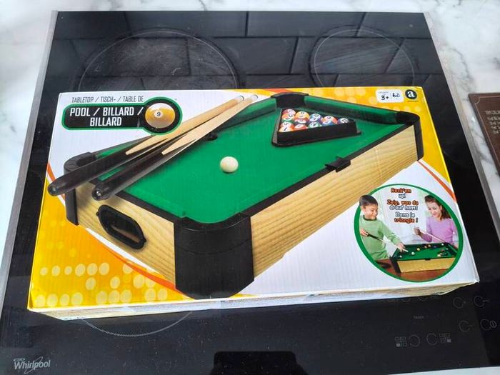 Table top pool table