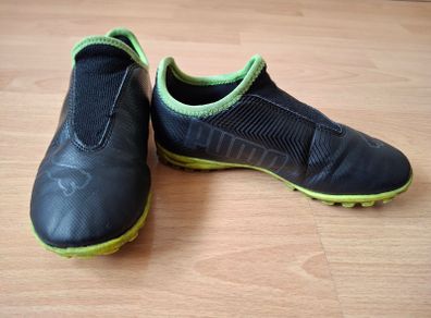 Puma Finesse Astro Turf Football Boots (Kids size 12)