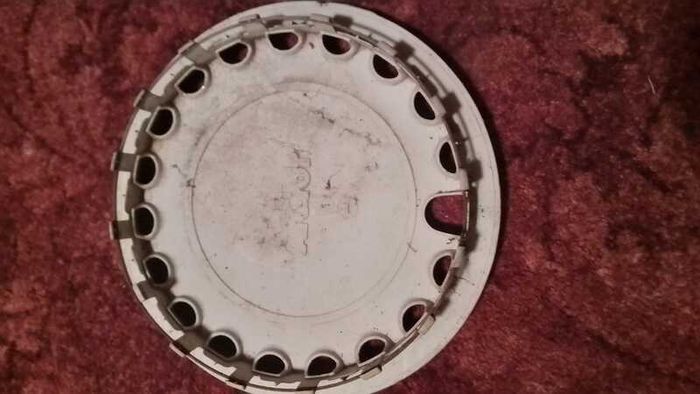 2 x Toyota Corolla E9 Sprinter 13 Inch Hubcaps