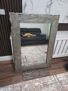 Miror and mirror set with wall hanger in ideal condition, made of wood, very beautiful, but the design doesn't suit me