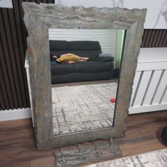 Miror and mirror set with wall hanger in ideal condition, made of wood, very beautiful, but the design doesn't suit me