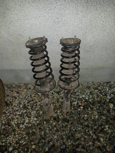Toyota avensis rear shocks 98 - 03