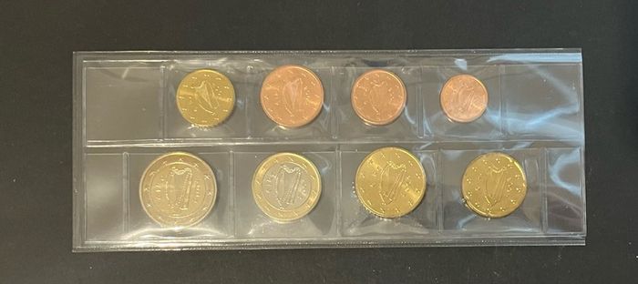 2002 Ireland Complete uncirculated coin set in protective plastic holder
