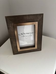 Genesis Olivia picture frame